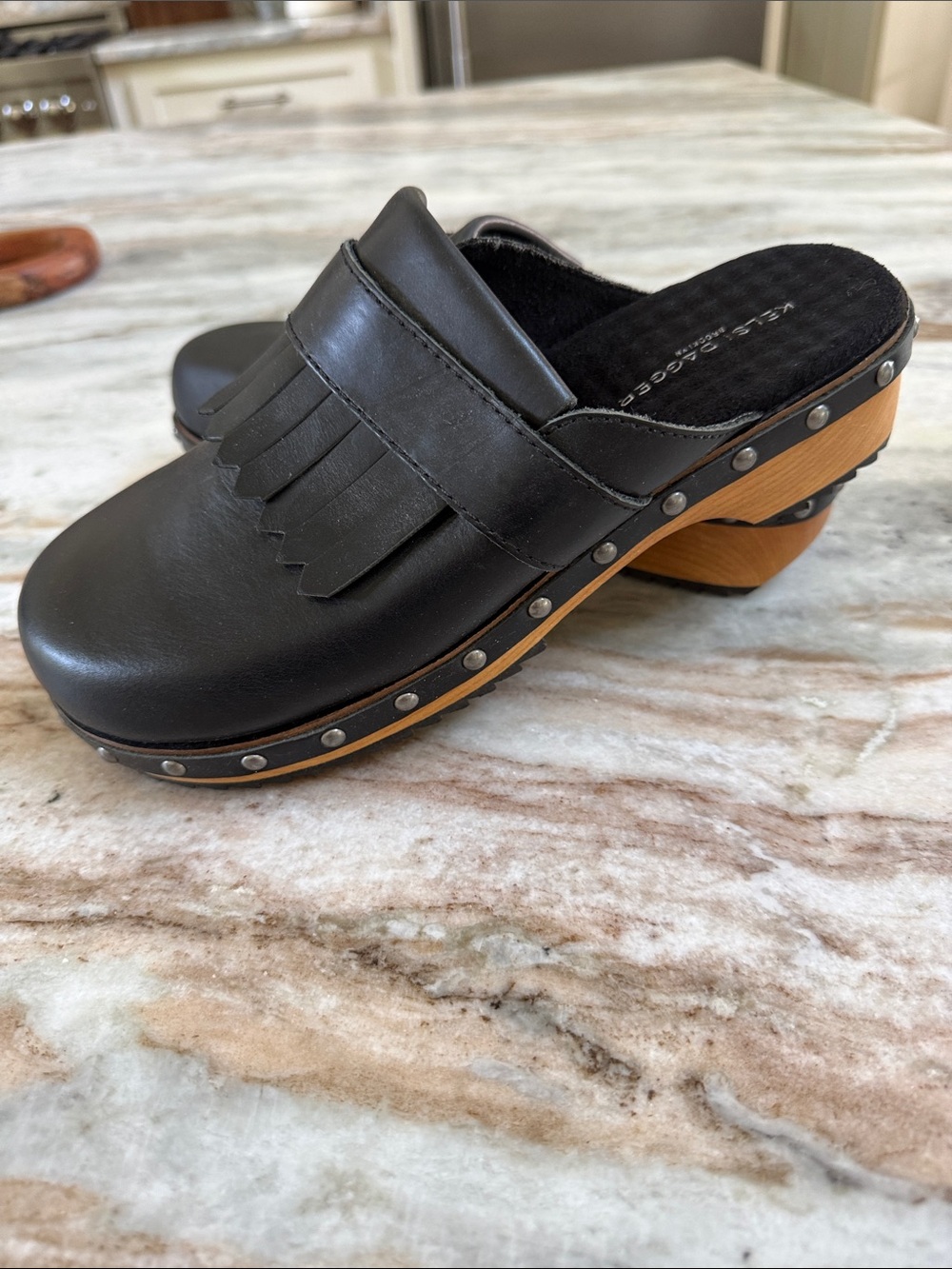 NWOT Women’s SZ9 KELSI DAGGER Brooklyn black leather studded clogs